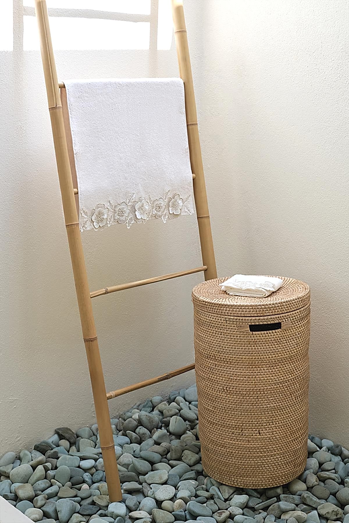 Sedef Çiçek Dantelli El Havlusu (30 x 50 cm) - Nazik Home - Yuvama Değer!