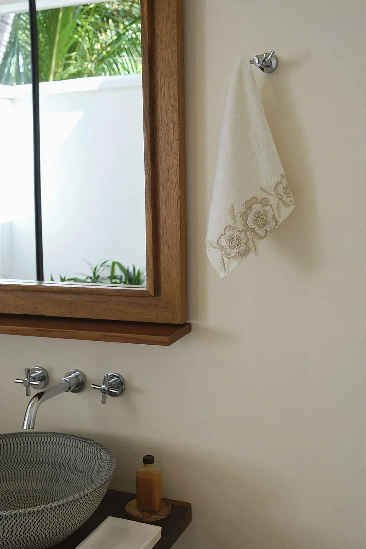 Sedef Çiçek Dantelli Yüz Havlusu (50 x 90 cm)