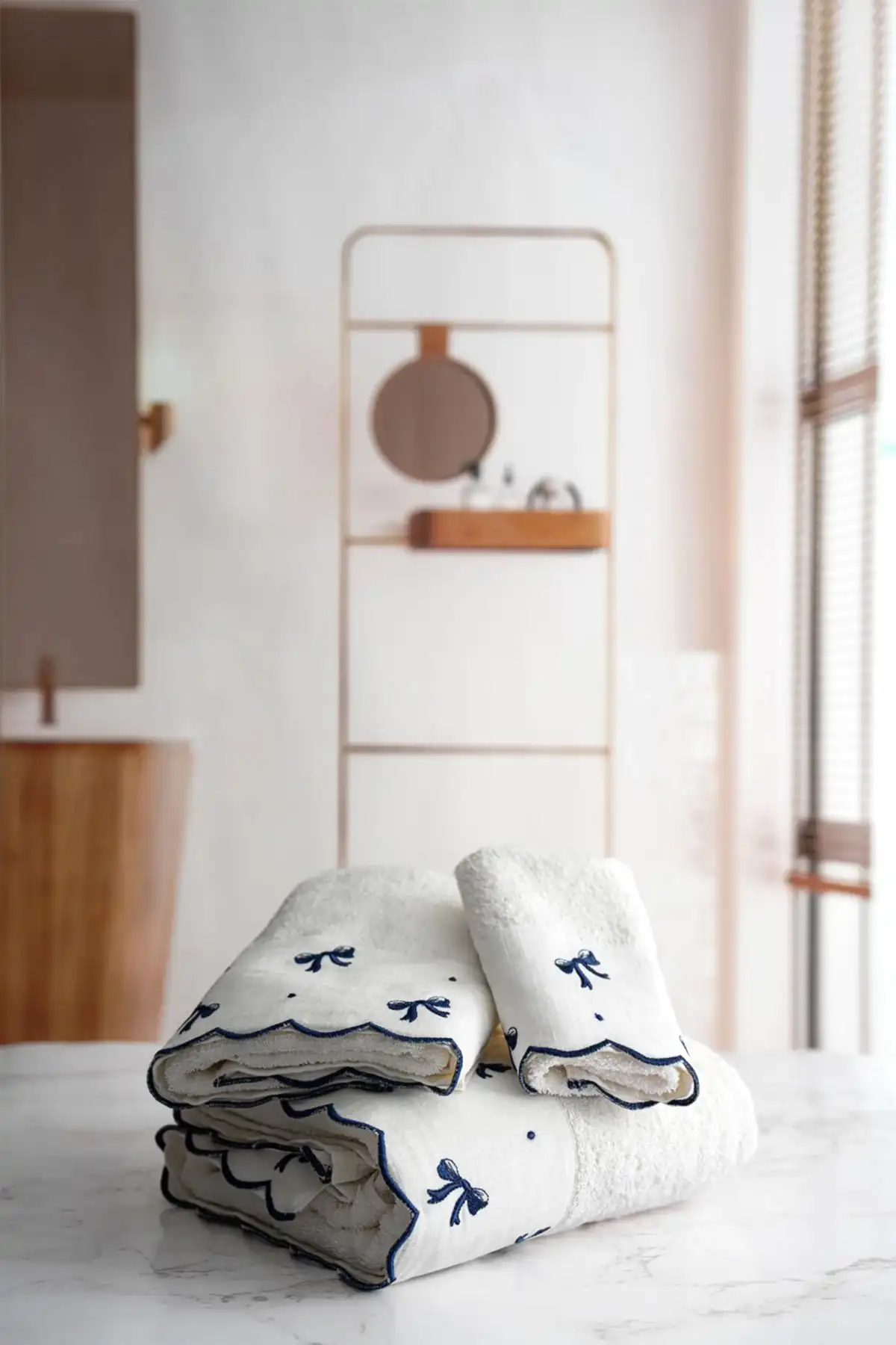 Serena Fiyonk Nakışlı El Havlusu (30 x 50 cm)