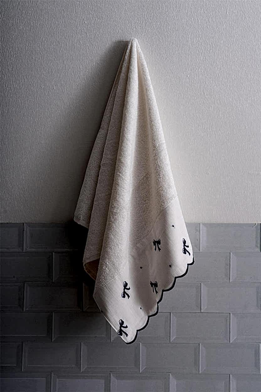 Serena Fiyonk Nakışlı Yüz Havlusu (50 x 90 cm)