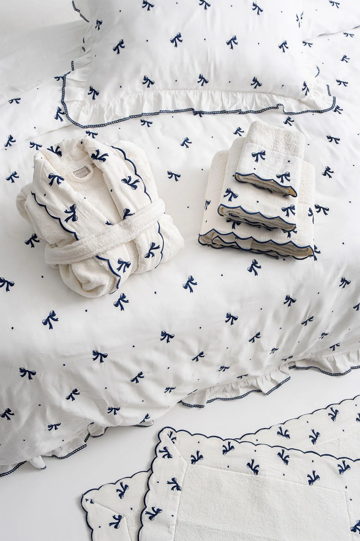 Serena Fiyonk Nakışlı Pamuk Saten Çift Kişilik 6 Parça Nevresim Takımı