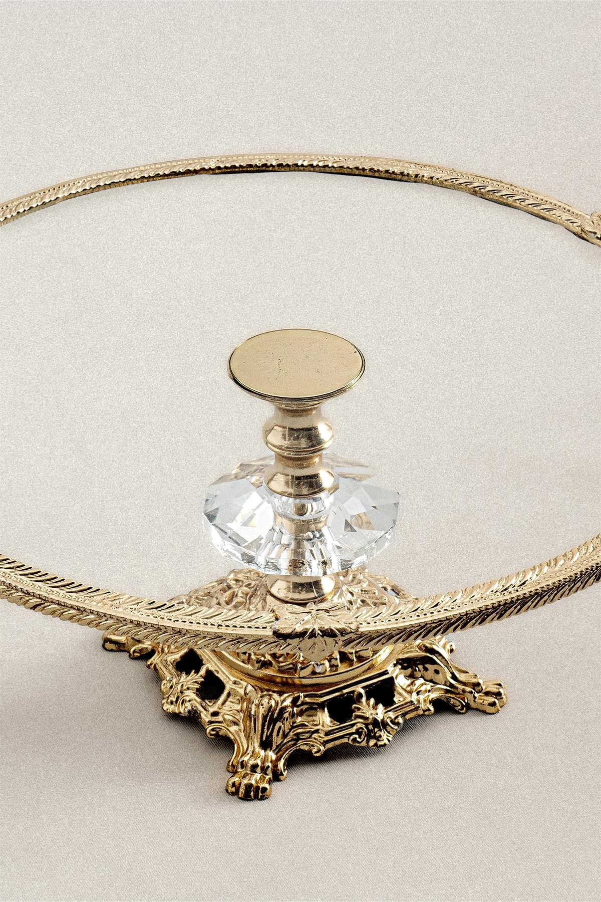 Sierra Altın Detaylı Ayaklı Sunumluk Yuvarlak (25 cm) - Nazik Home - Yuvama Değer!
