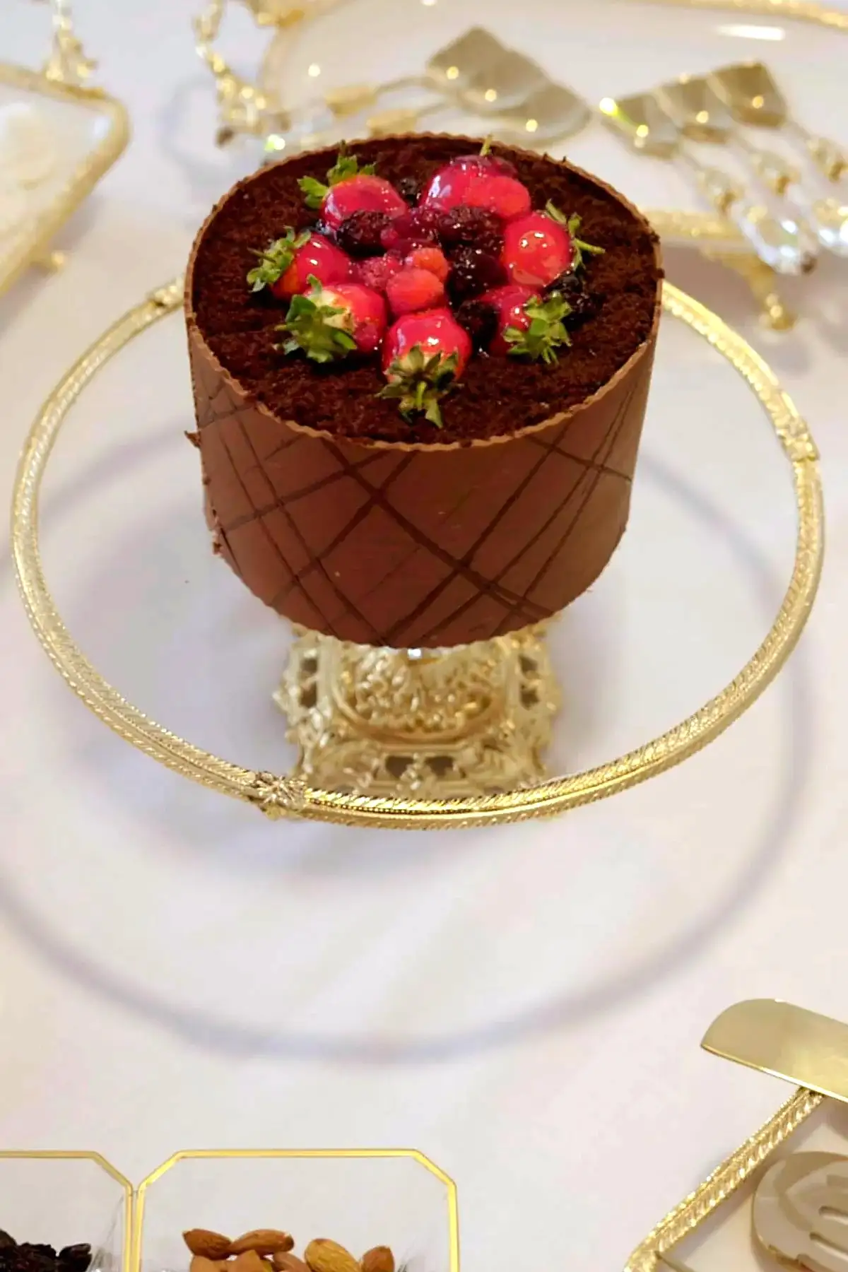 Sierra Altın Detaylı Ayaklı Sunumluk Yuvarlak (29 cm) - Nazik Home - Yuvama Değer!