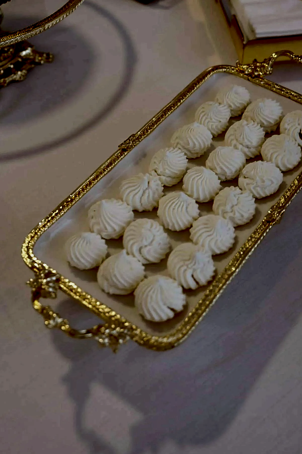 Sierra Altın Detaylı Kulplu Porselen Sunumluk Dikdörtgen (30 x 14 cm) - Nazik Home - Yuvama Değer!