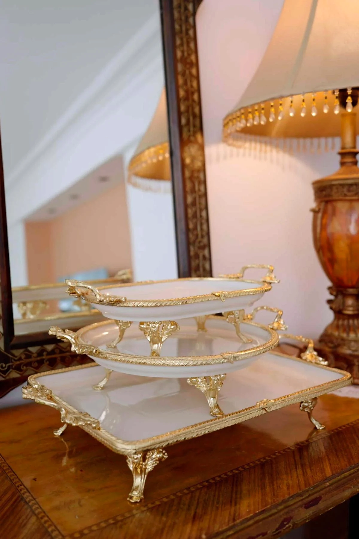 Sierra Altın Detaylı Kulplu Porselen Sunumluk Yuvarlak (25 cm) - Nazik Home - Yuvama Değer!