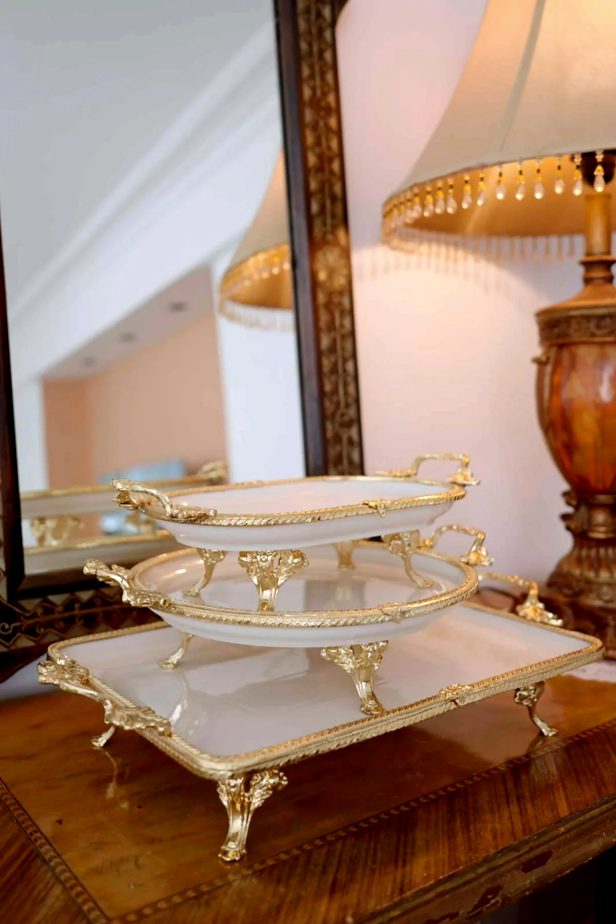 Sierra Altın Detaylı Kulplu Porselen Sunumluk Yuvarlak (29 cm) - Nazik Home - Yuvama Değer!