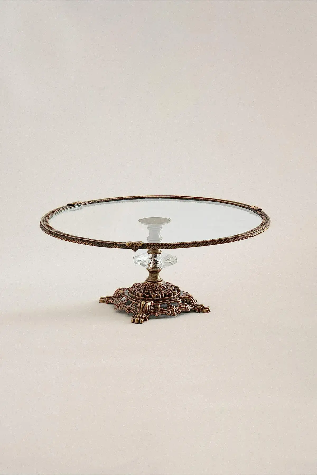 Sierra Eskitme Detaylı Ayaklı Sunumluk Yuvarlak (29 cm) - Nazik Home - Yuvama Değer!