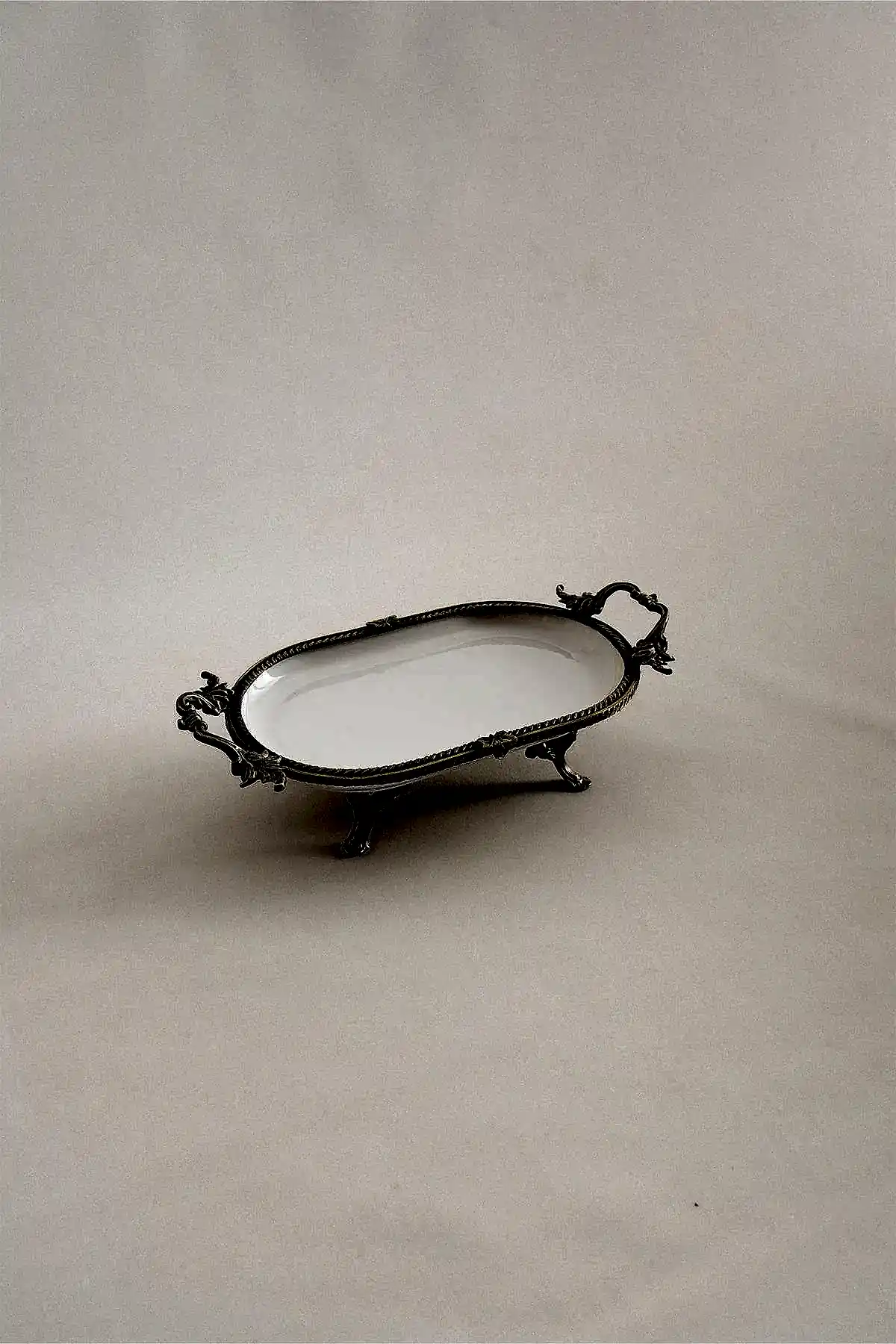 Sierra Eskitme Detaylı Kulplu Porselen Sunumluk Oval (25 x 15 cm) - Nazik Home - Yuvama Değer!