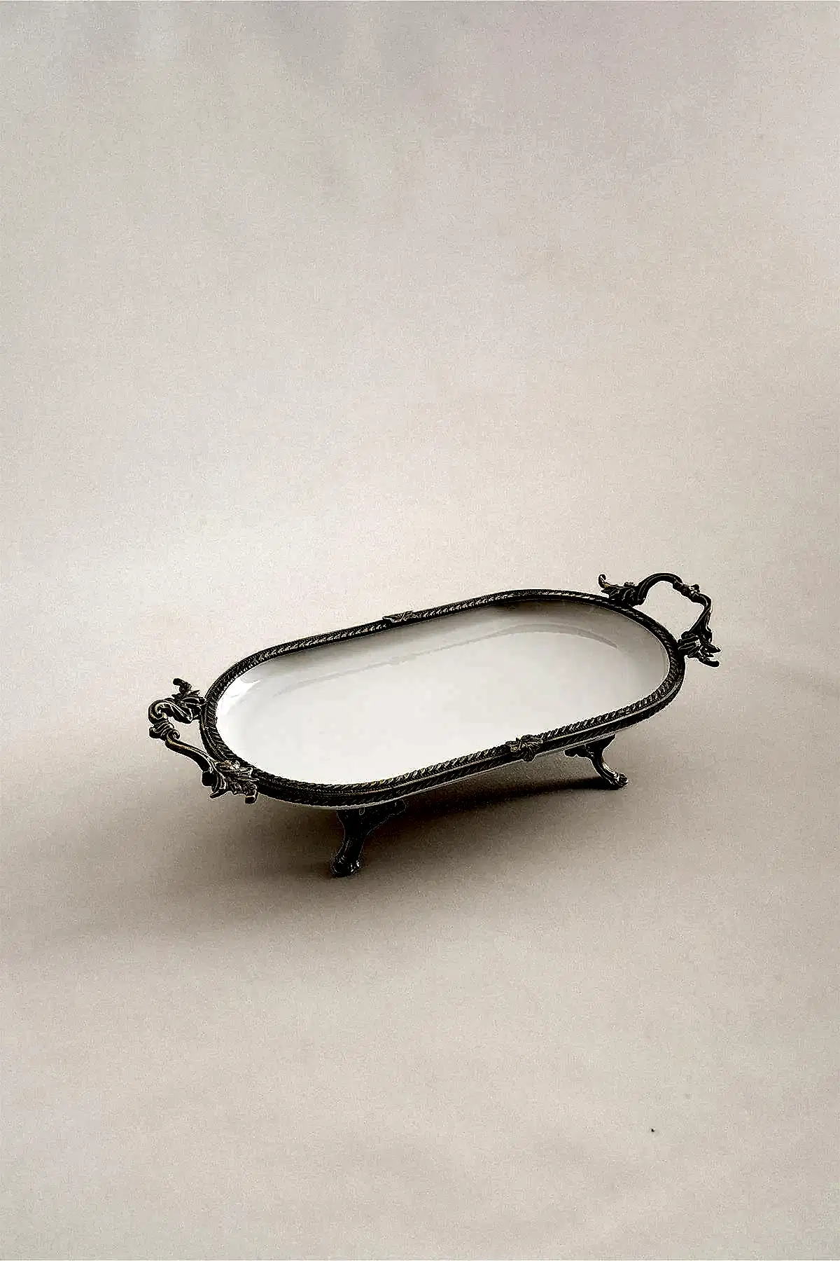 Sierra Eskitme Detaylı Kulplu Porselen Sunumluk Oval (30 x 16 cm) - Nazik Home - Yuvama Değer!