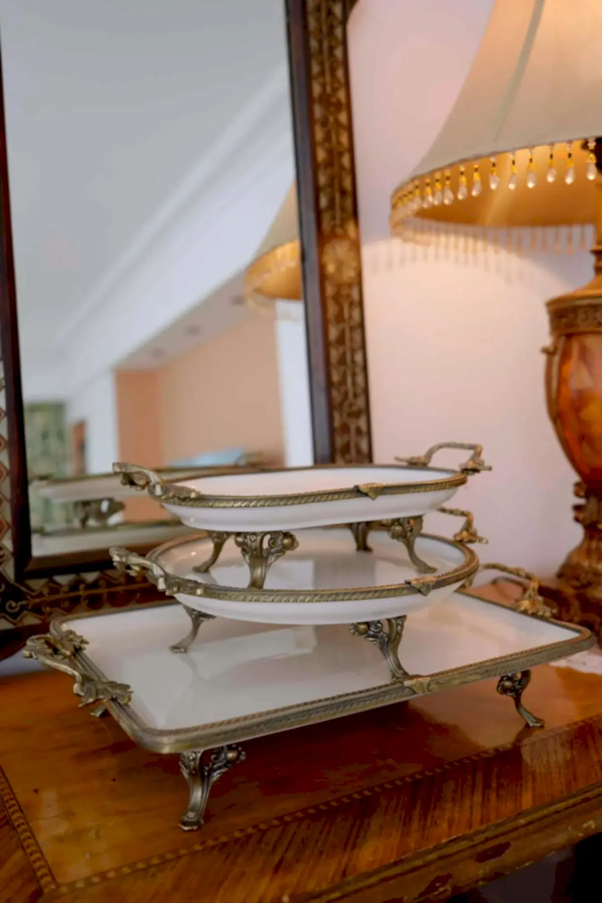 Sierra Eskitme Detaylı Kulplu Porselen Sunumluk Yuvarlak (25 cm) - Nazik Home - Yuvama Değer!