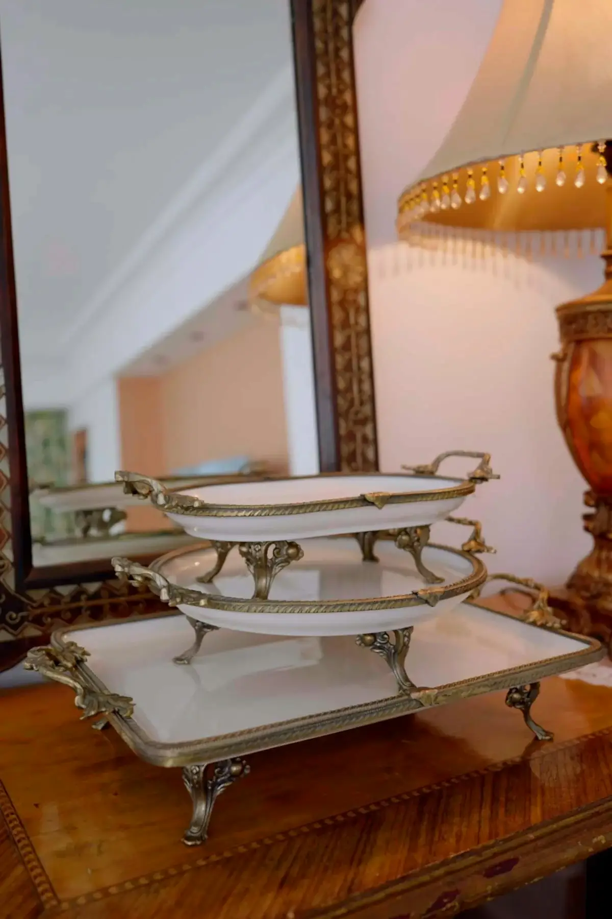 Sierra Eskitme Detaylı Kulplu Porselen Sunumluk Yuvarlak (29 cm) - Nazik Home - Yuvama Değer!