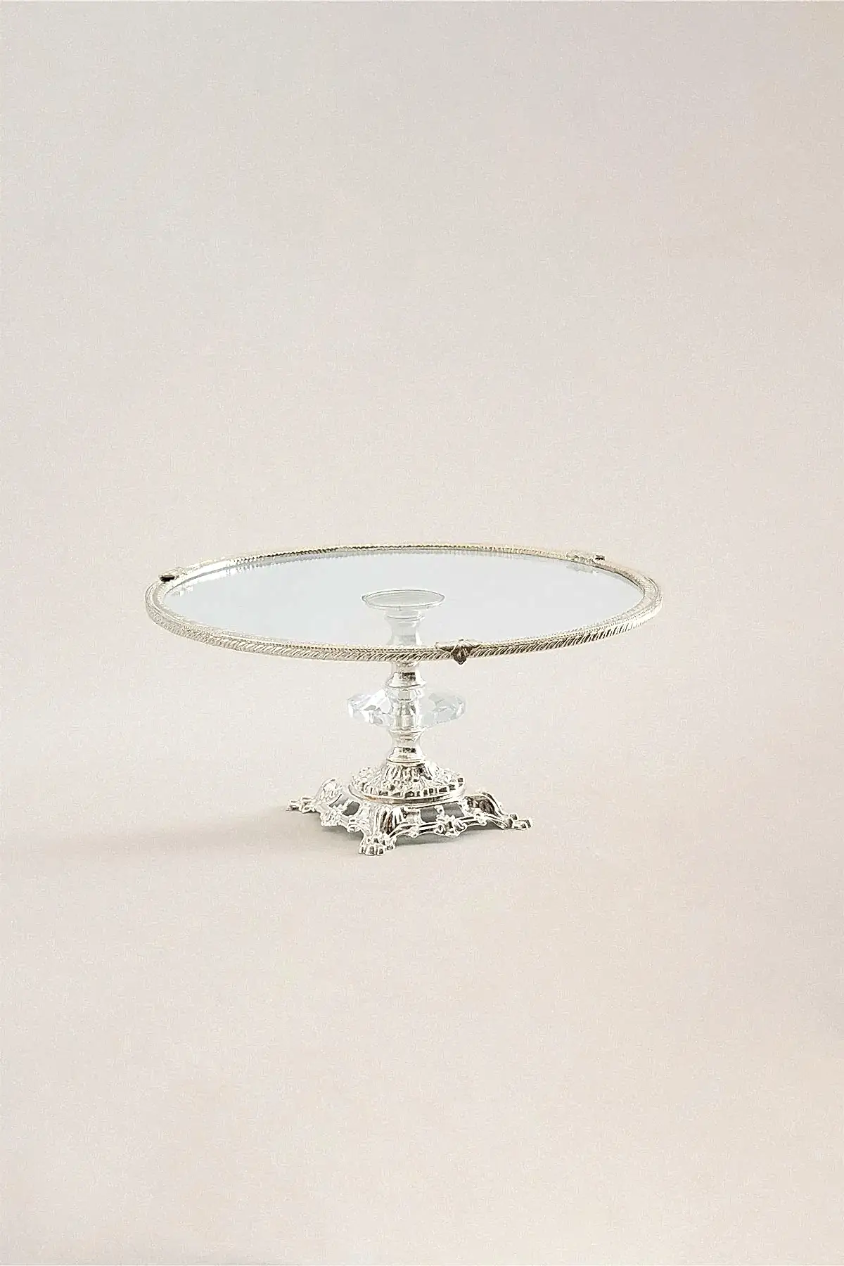 Sierra Gümüş Detaylı Ayaklı Sunumluk Yuvarlak (25 cm) - Nazik Home - Yuvama Değer!
