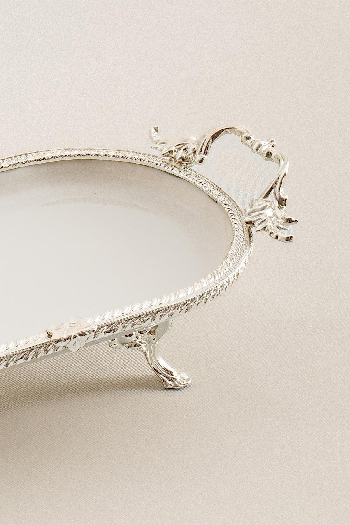 Sierra Gümüş Detaylı Kulplu Porselen Sunumluk Oval (25 x 15 cm) - Nazik Home - Yuvama Değer!