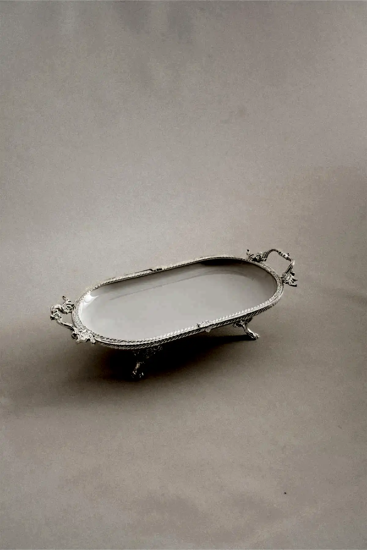 Sierra Gümüş Detaylı Kulplu Porselen Sunumluk Oval (30 x 16 cm) - Nazik Home - Yuvama Değer!
