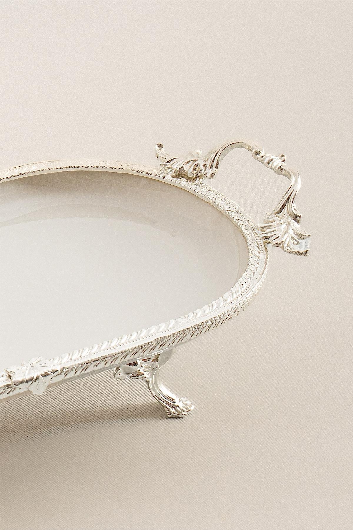 Sierra Gümüş Detaylı Kulplu Porselen Sunumluk Oval (30 x 16 cm) - Nazik Home - Yuvama Değer!