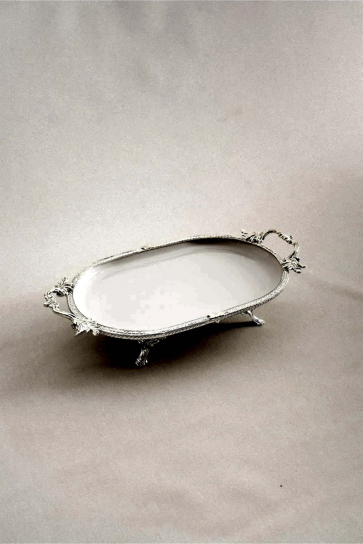 Sierra Gümüş Detaylı Kulplu Porselen Sunumluk Oval (33 x 21 cm) - Nazik Home - Yuvama Değer!