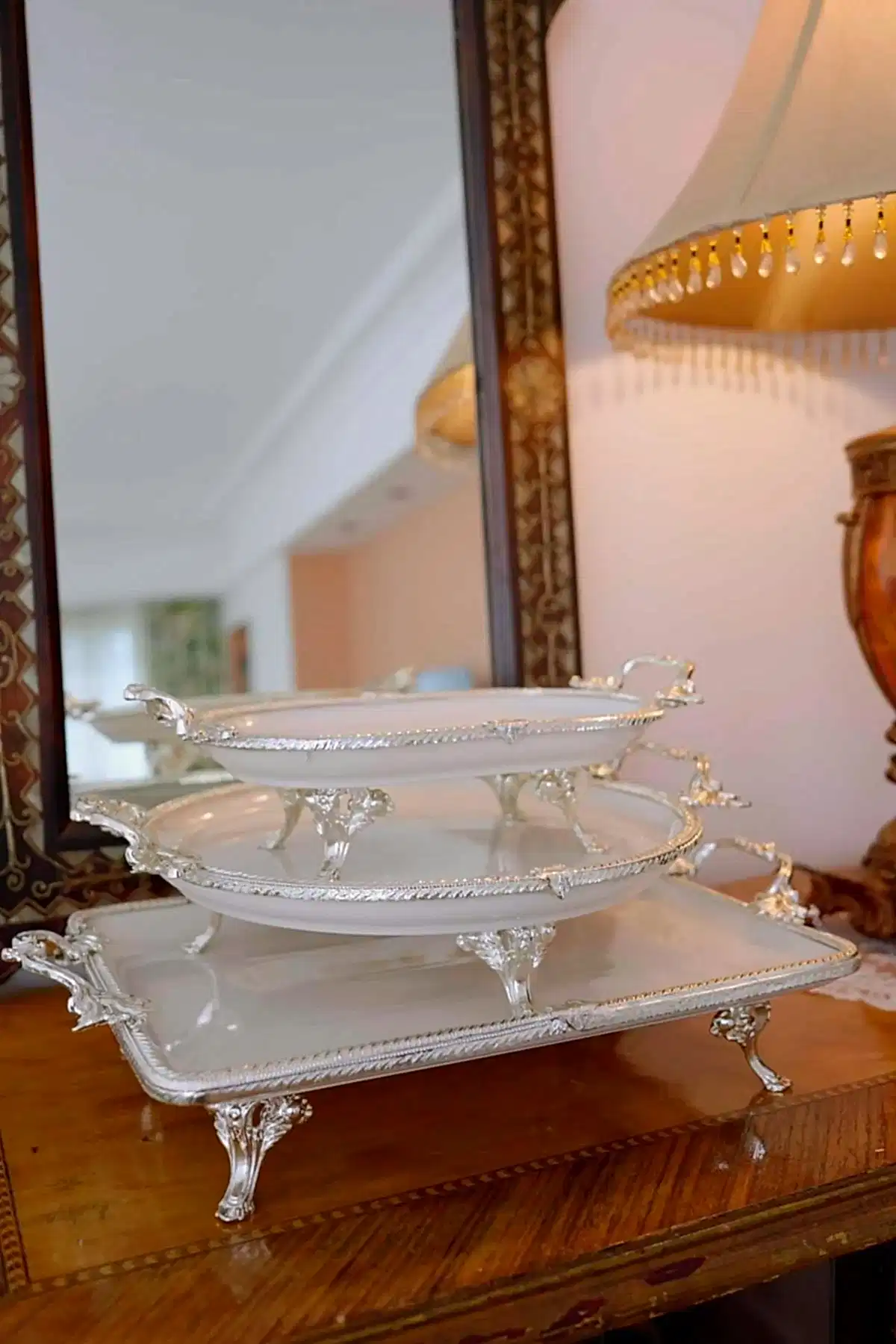 Sierra Gümüş Detaylı Kulplu Porselen Sunumluk Yuvarlak (25 cm) - Nazik Home - Yuvama Değer!