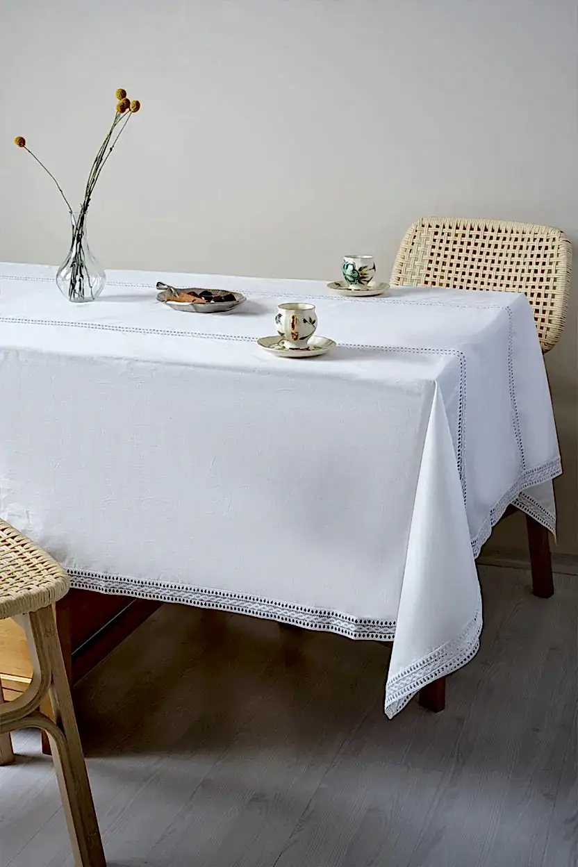 Strada Nakışlı Leke Tutmaz Masa Örtüsü (160 x 260 cm) - Nazik Home - Yuvama Değer!