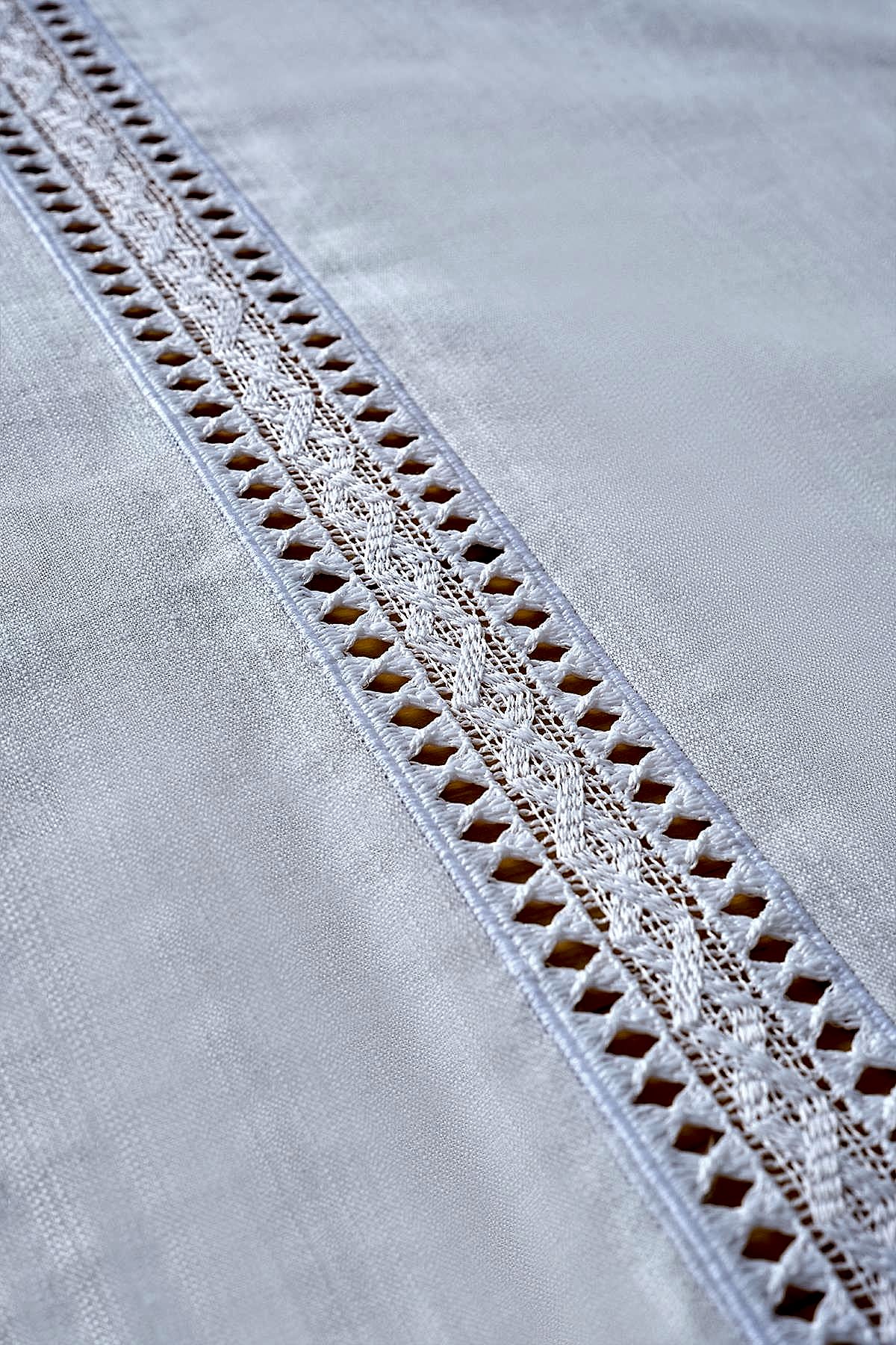 Strada Nakışlı Leke Tutmaz Masa Örtüsü (160 x 260 cm) - Nazik Home - Yuvama Değer!