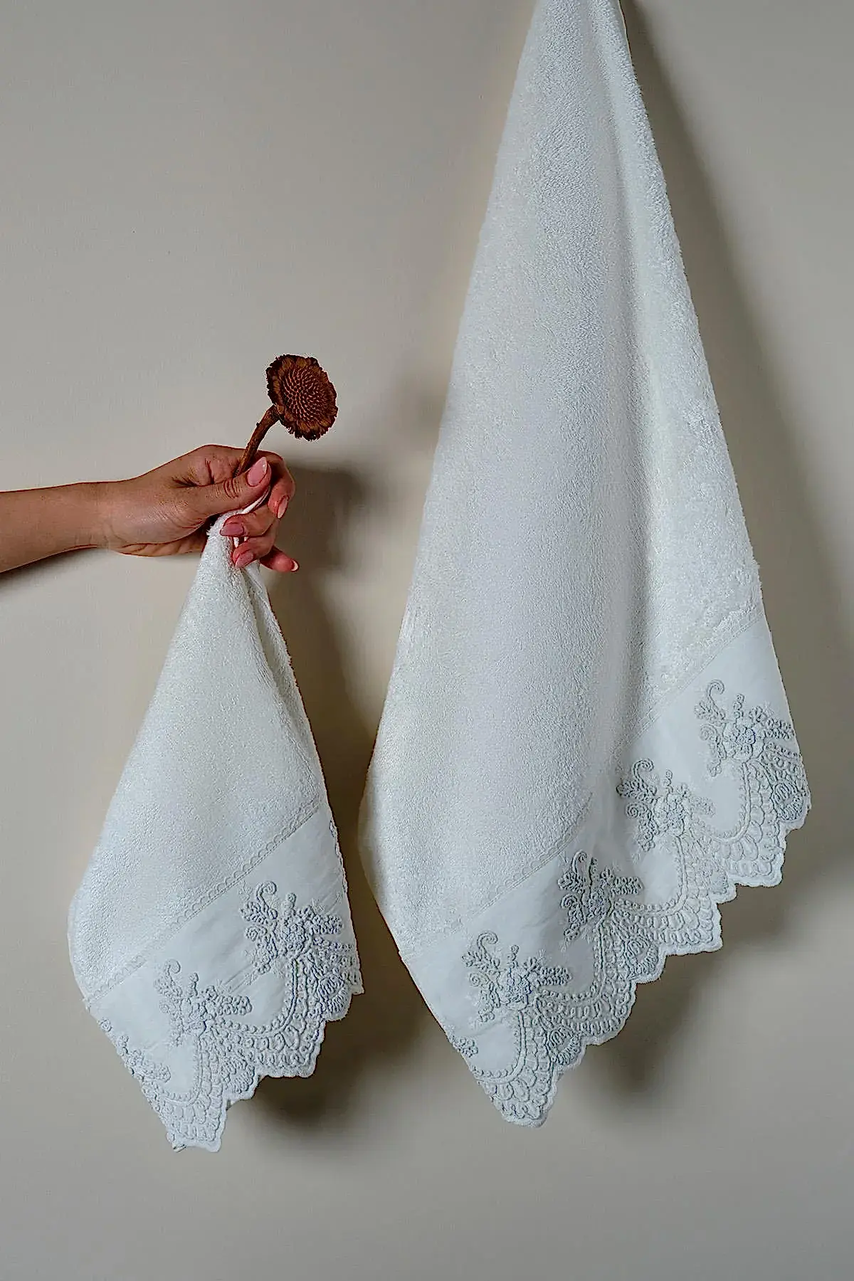 Tual İşlemeli El Havlusu (30 x 50 cm)