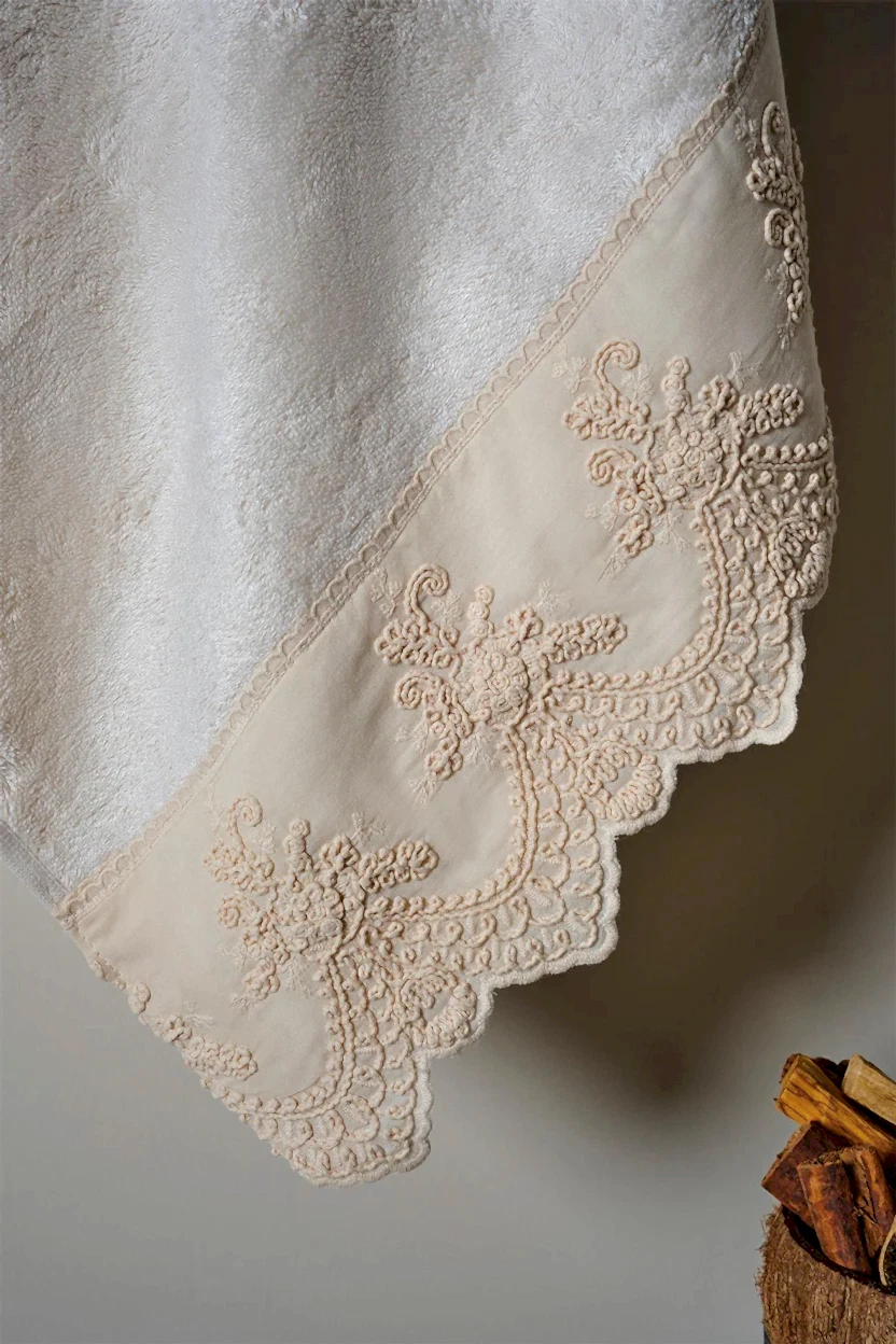 Tual İşlemeli Yüz Havlusu (50 x 90 cm)