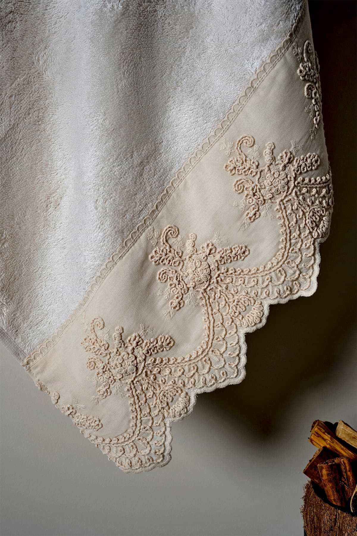 Tual İşlemeli Yüz Havlusu (50 x 90 cm)