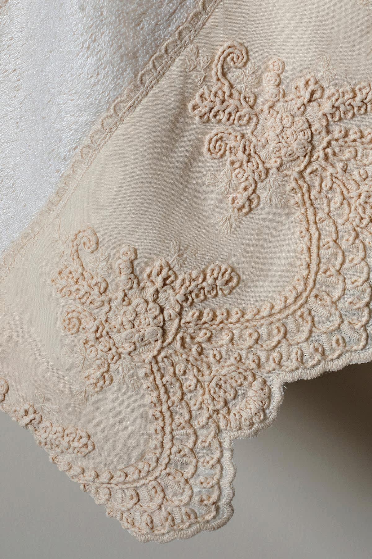 Tual İşlemeli Yüz Havlusu (50 x 90 cm)