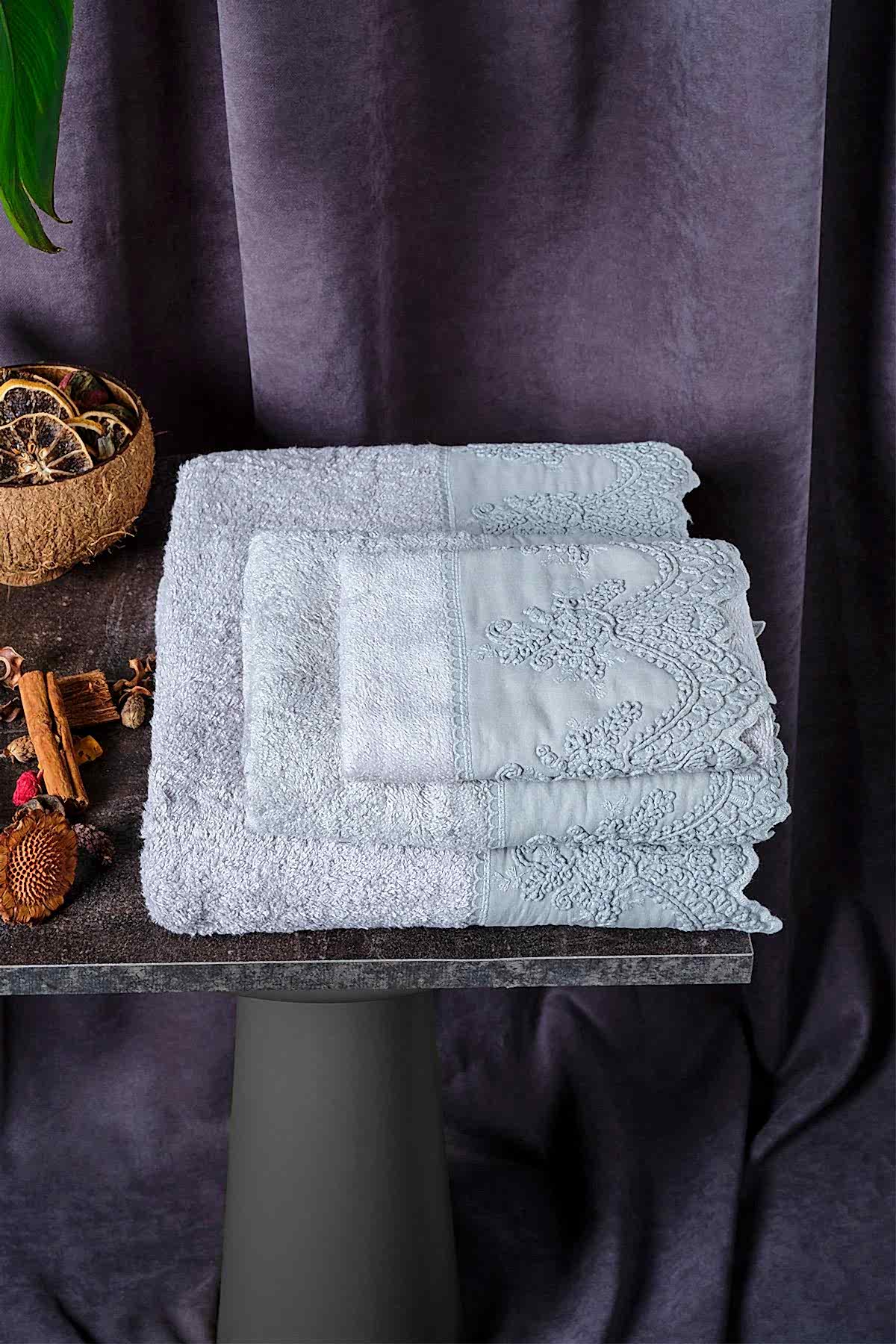 Tual İşlemeli Yüz Havlusu (50 x 90 cm)