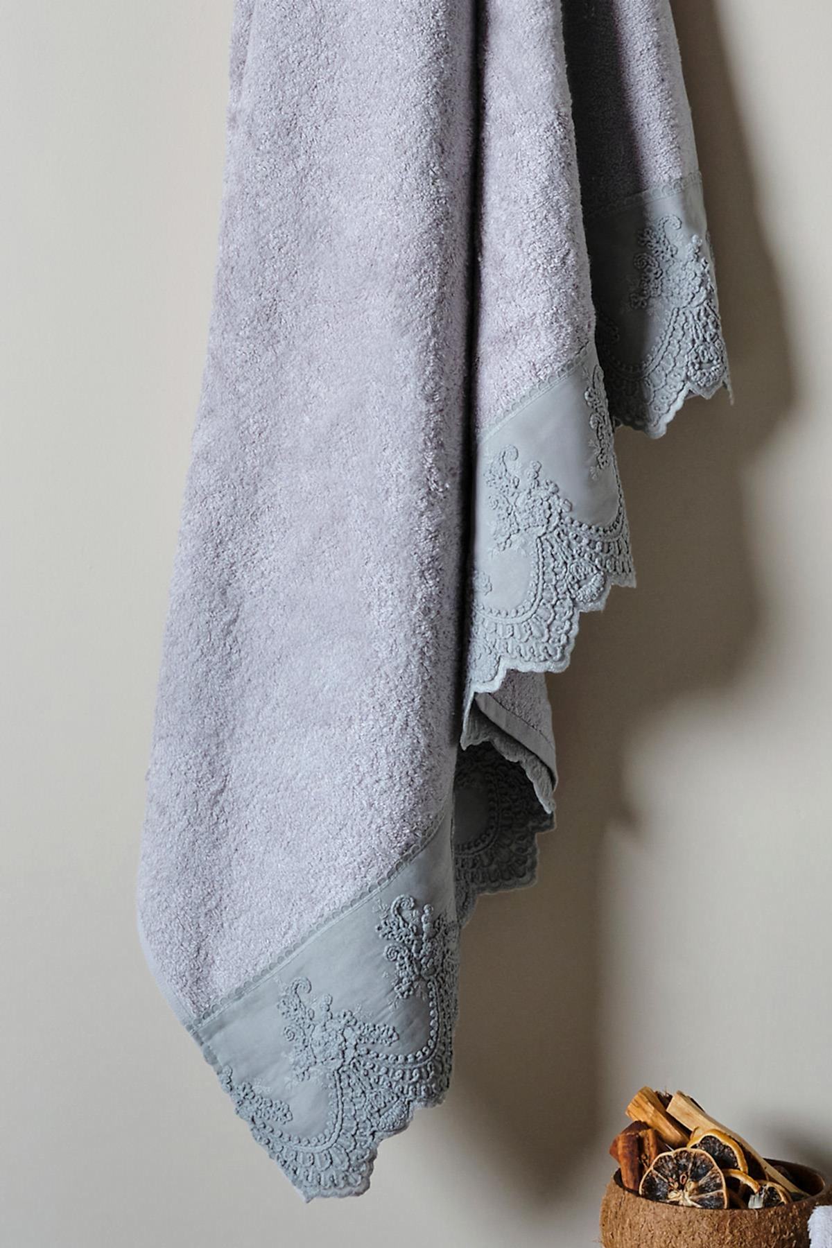 Tual İşlemeli Yüz Havlusu (50 x 90 cm)