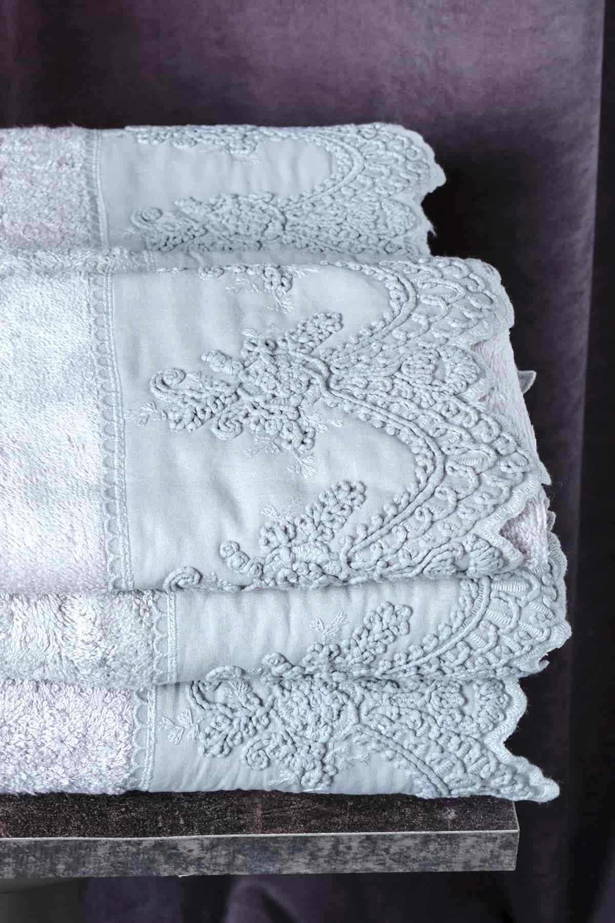 Tual İşlemeli Yüz Havlusu (50 x 90 cm)