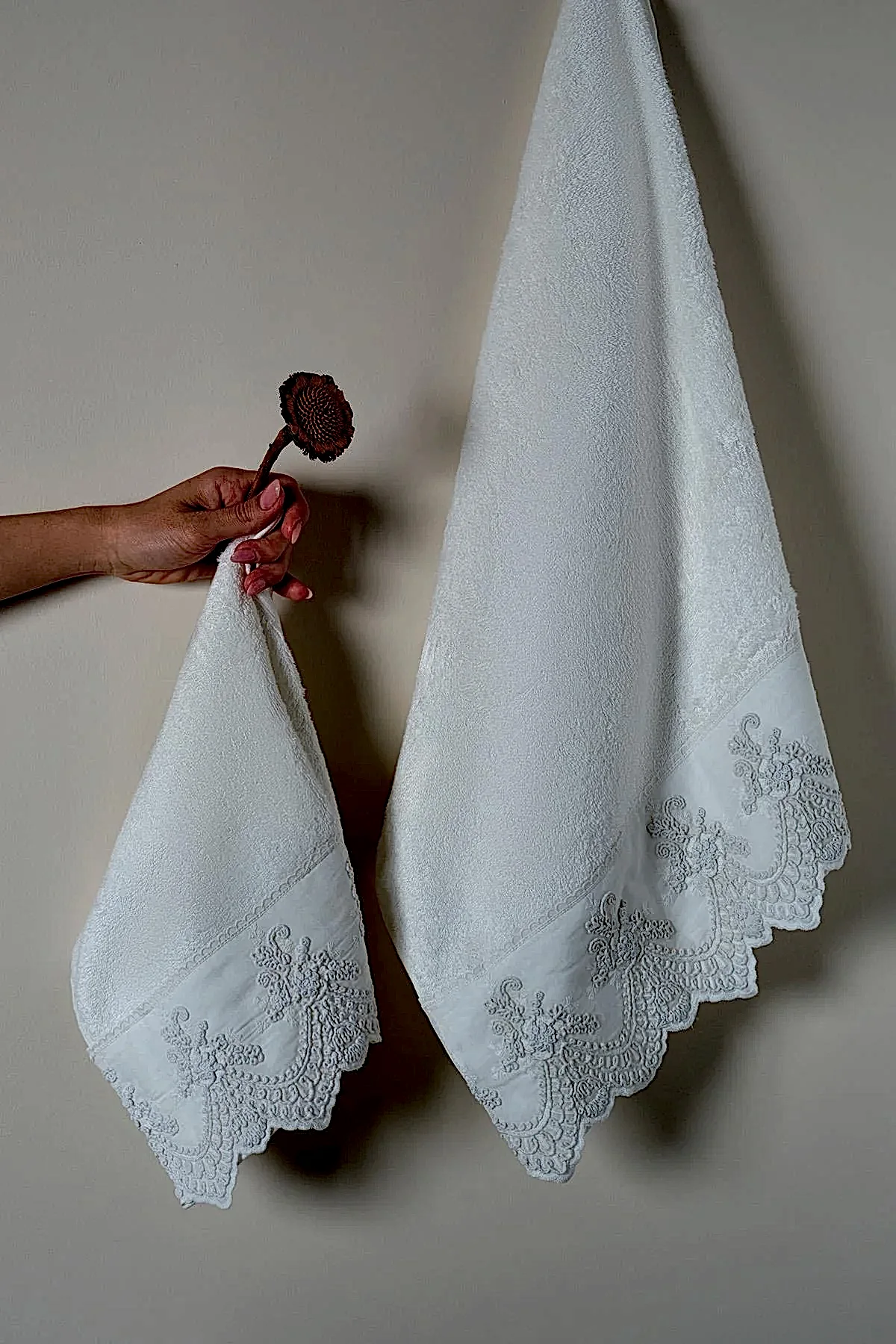 Tual İşlemeli Yüz Havlusu (50 x 90 cm)