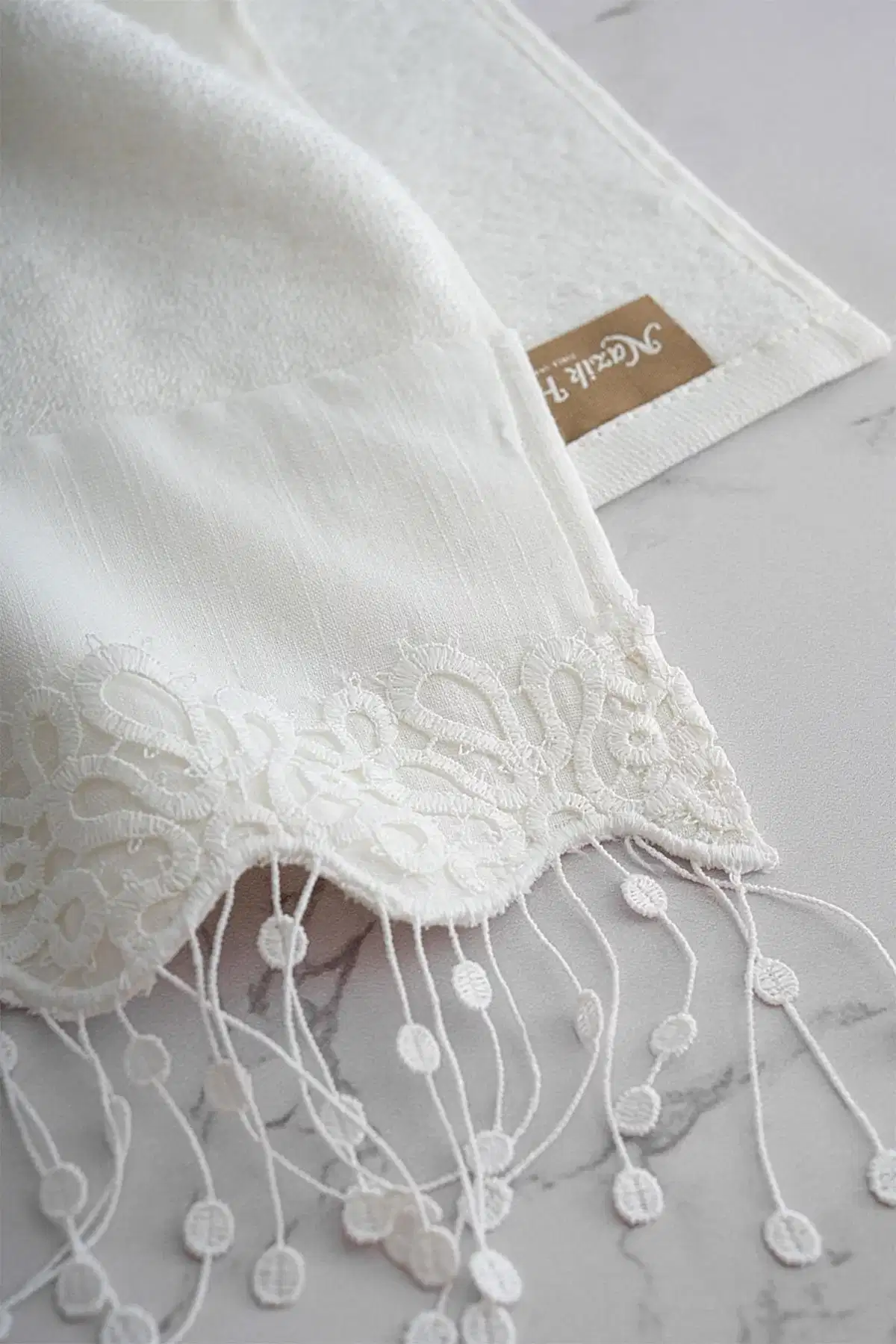 Viral Saçaklı Nakışlı El Havlusu (30 x 50 cm)