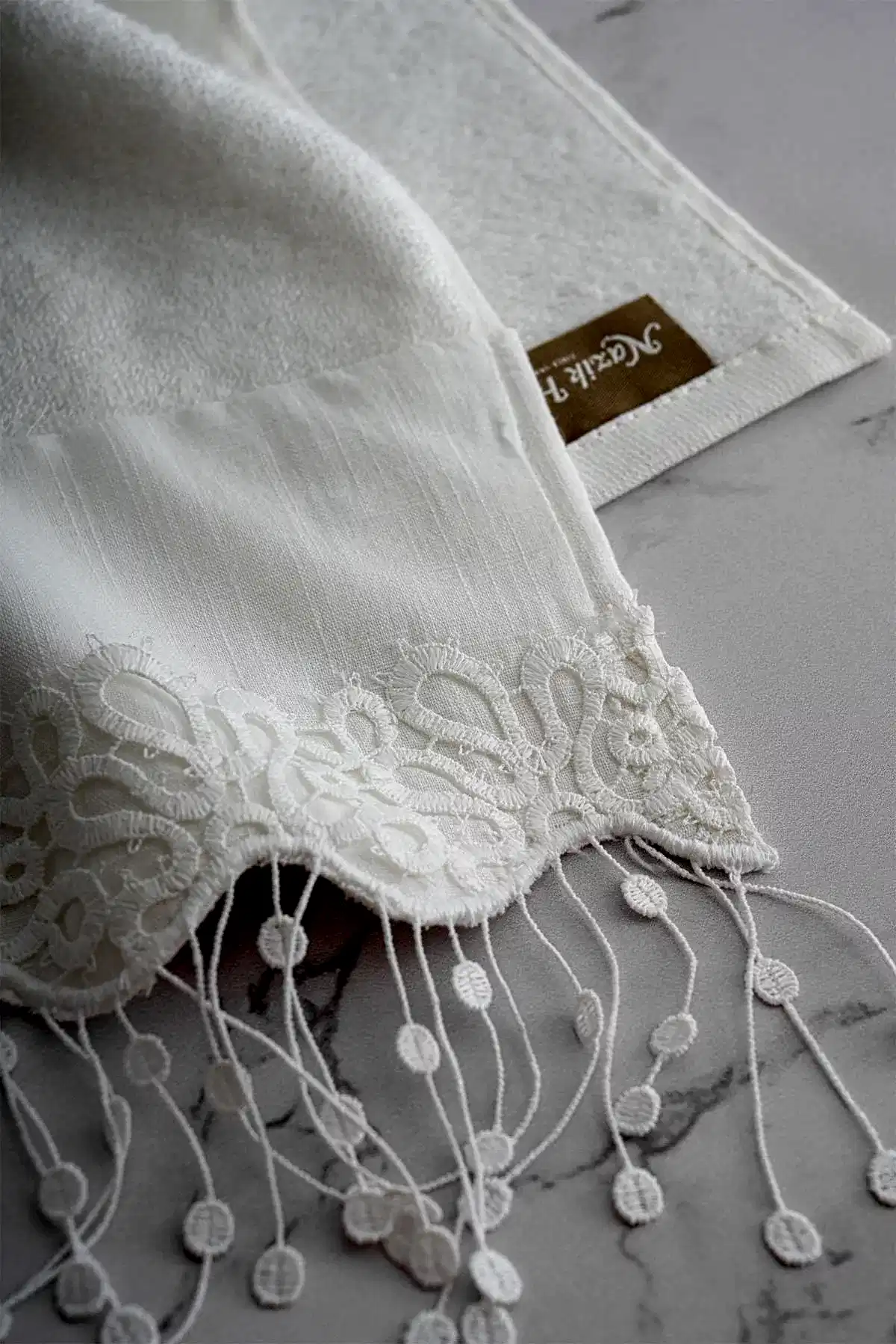 Viral Saçaklı Nakışlı Yüz Havlusu (50 x 90 cm)