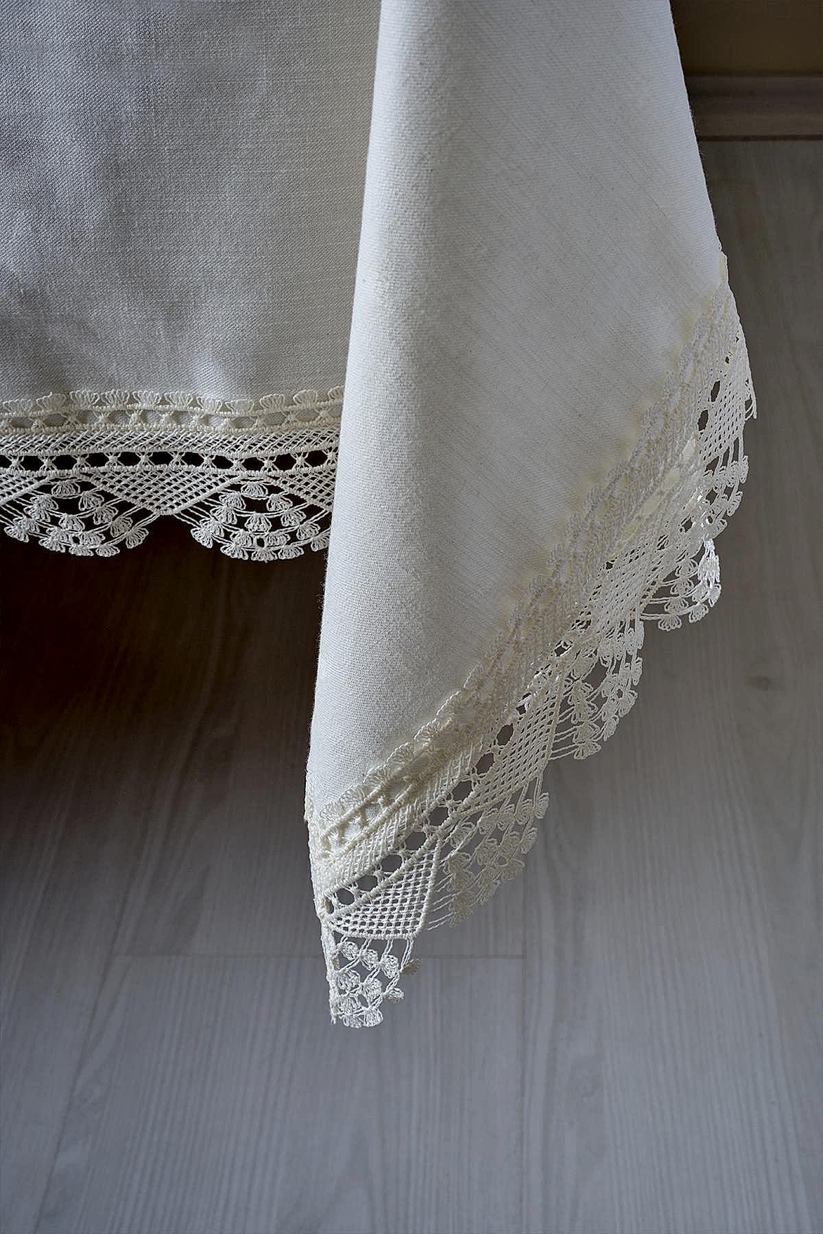 Zarif Dantelli Leke Tutmaz Masa Örtüsü (160 x 260 cm) - Nazik Home - Yuvama Değer!