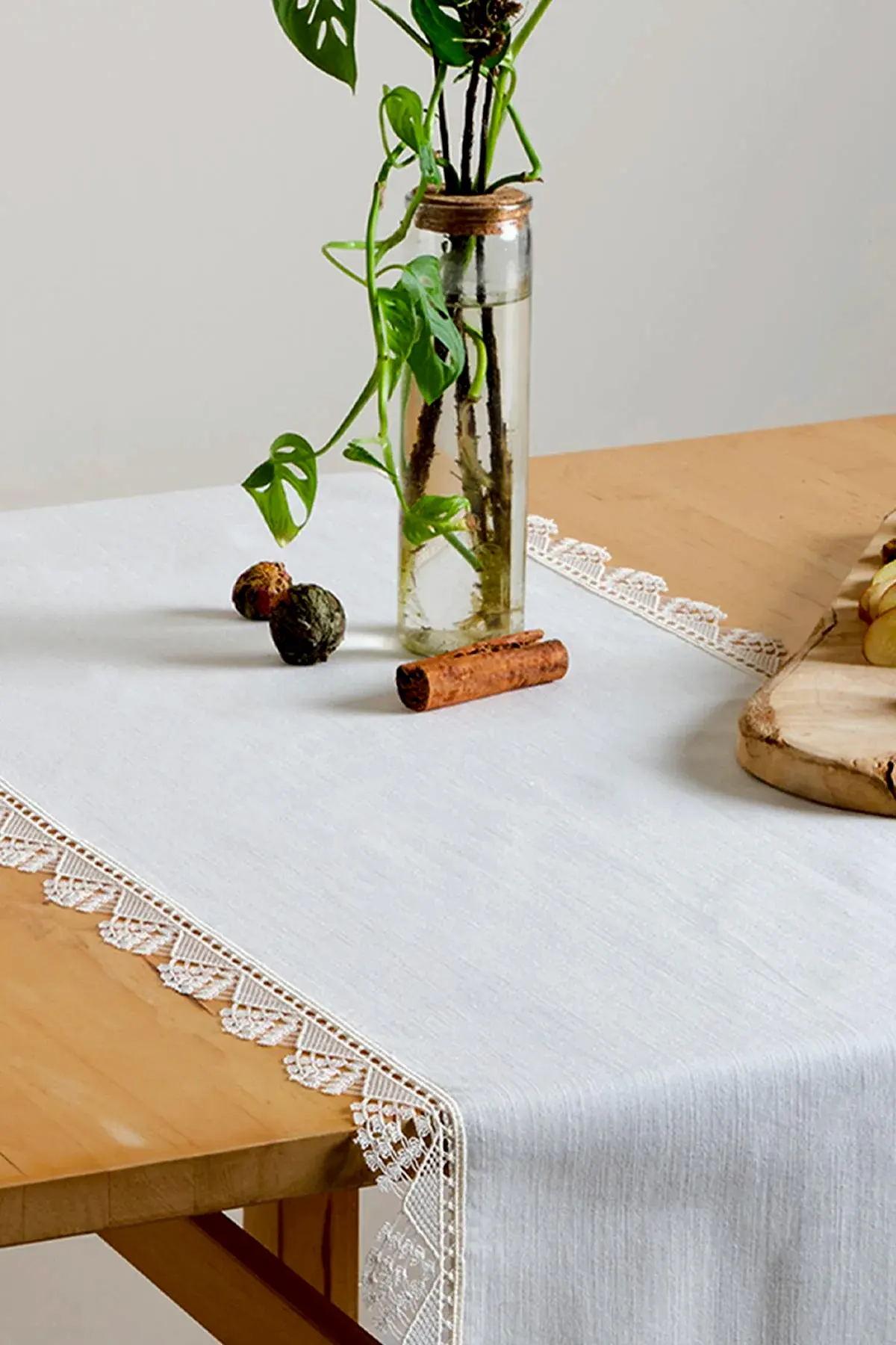 Zarif Dantelli Runner (40 x 140 cm) - Nazik Home - Yuvama Değer!